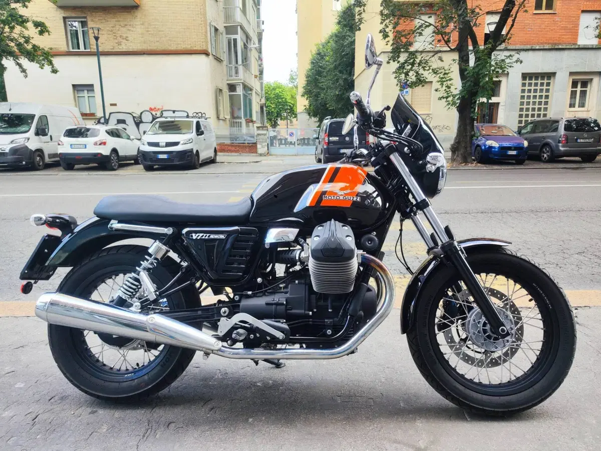 Moto Guzzi V7 II Special (2015 - 17) (2)