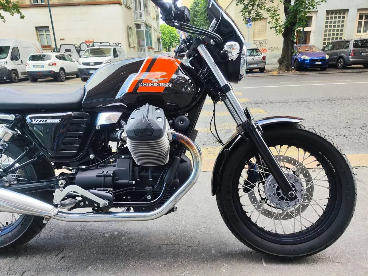 Moto Guzzi V7 II Special (2015 - 17) (5)