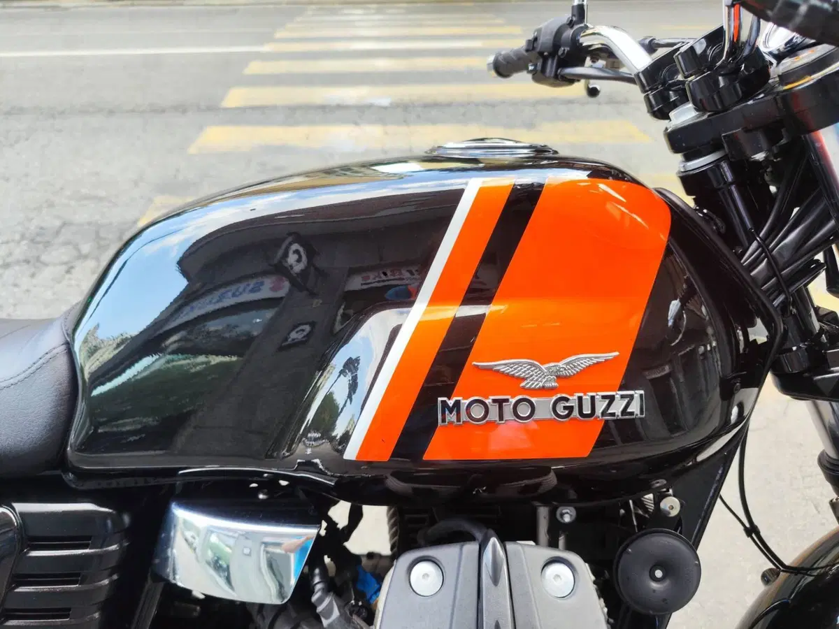 Moto Guzzi V7 II Special (2015 - 17) (16)