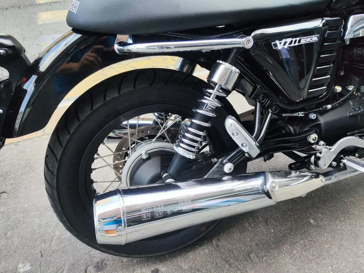 Moto Guzzi V7 II Special (2015 - 17) (17)