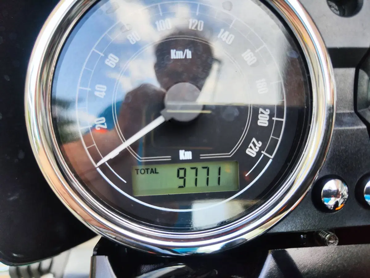 Moto Guzzi V7 II Special (2015 - 17) (14)