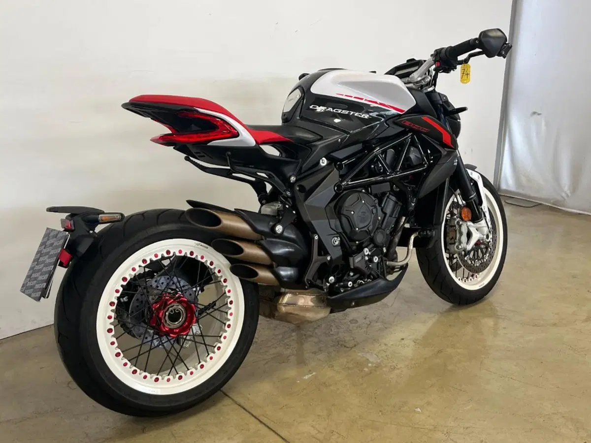 MV Agusta Dragster 800 (2014 - 19) (8)