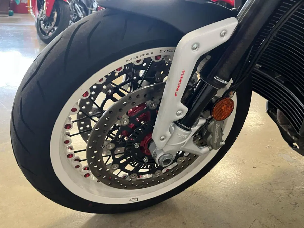MV Agusta Dragster 800 (2014 - 19) (3)