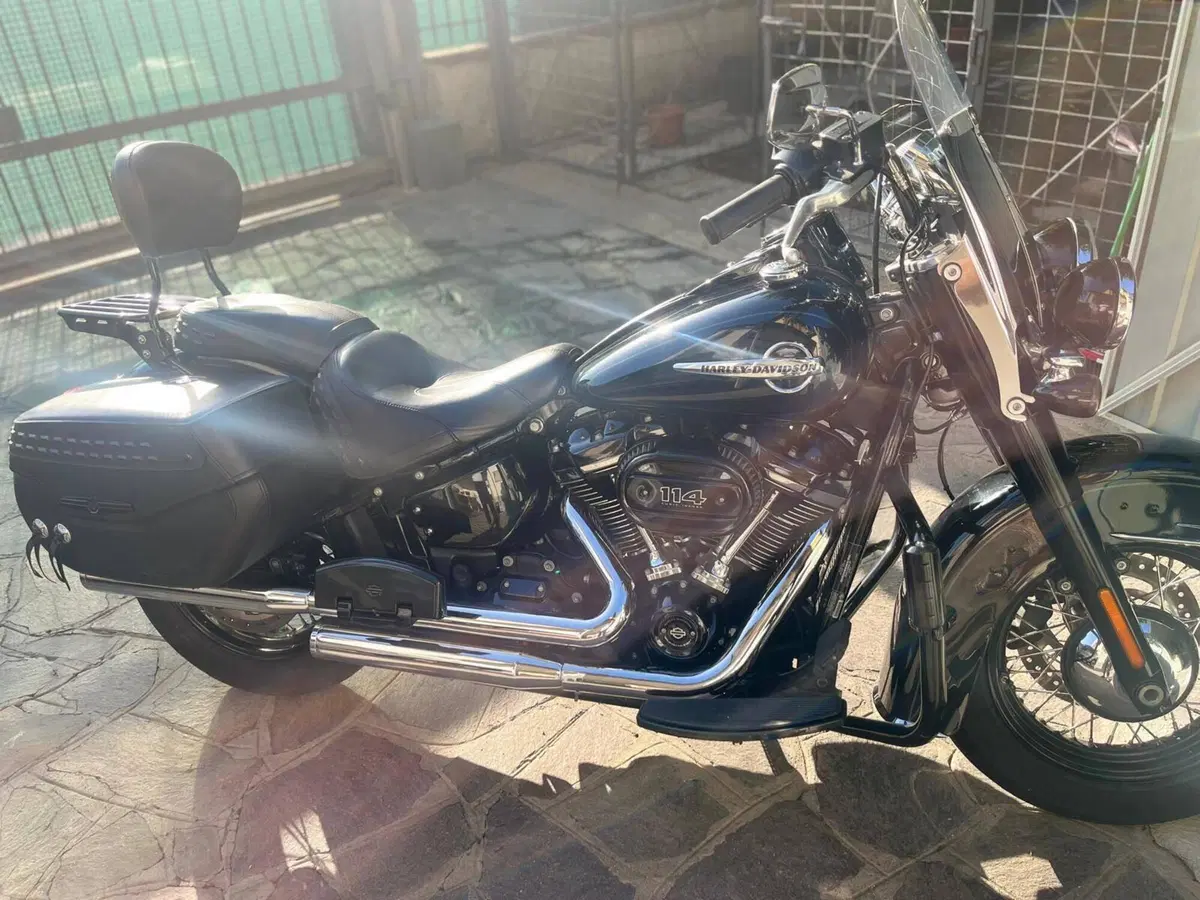 Harley-Davidson 107 Heritage Classic (2018 - 19) - FLHC (2)