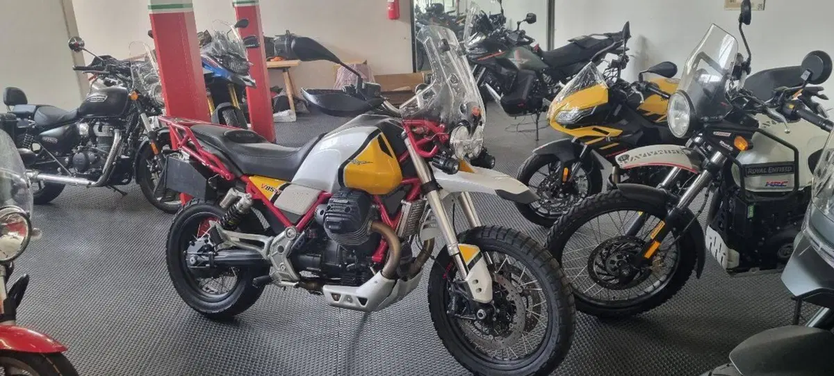 Moto Guzzi V85 TT Evocative Graphics (2019 - 20)