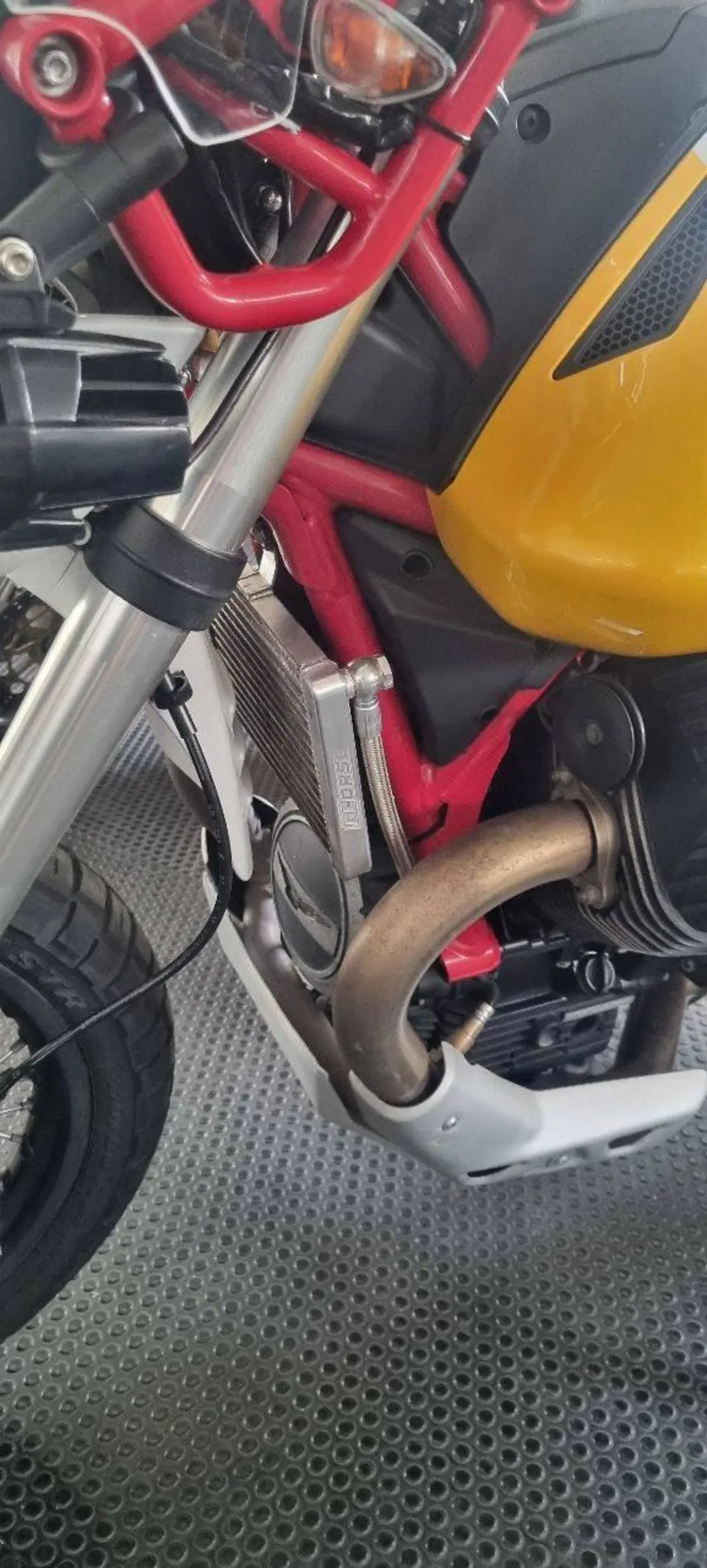 Moto Guzzi V85 TT Evocative Graphics (2019 - 20) (5)