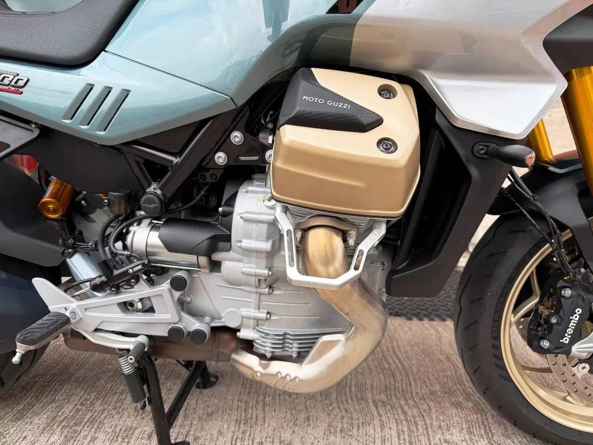 Moto Guzzi V100 Mandello S (2025 - 26) (13)