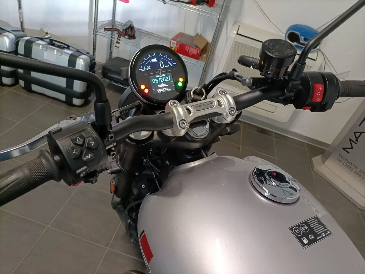 Triumph Speed Twin 900 (2025 - 26) (8)
