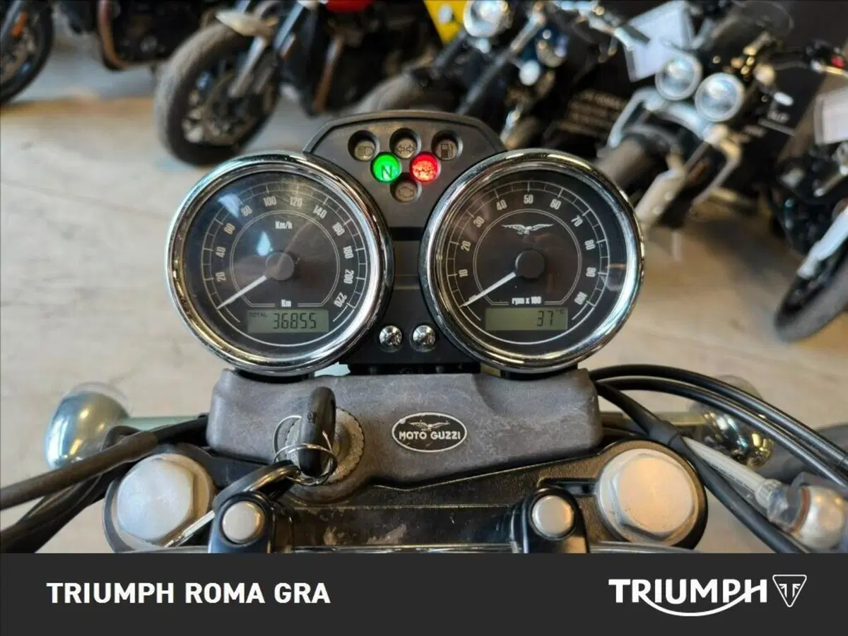 Moto Guzzi V7 Classic (2008 - 12) (4)