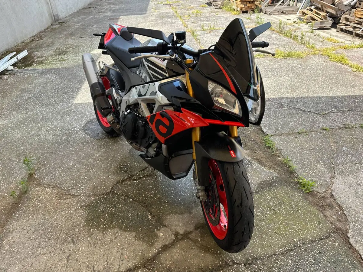Aprilia Tuono V4 Factory (2017 - 18) (2)