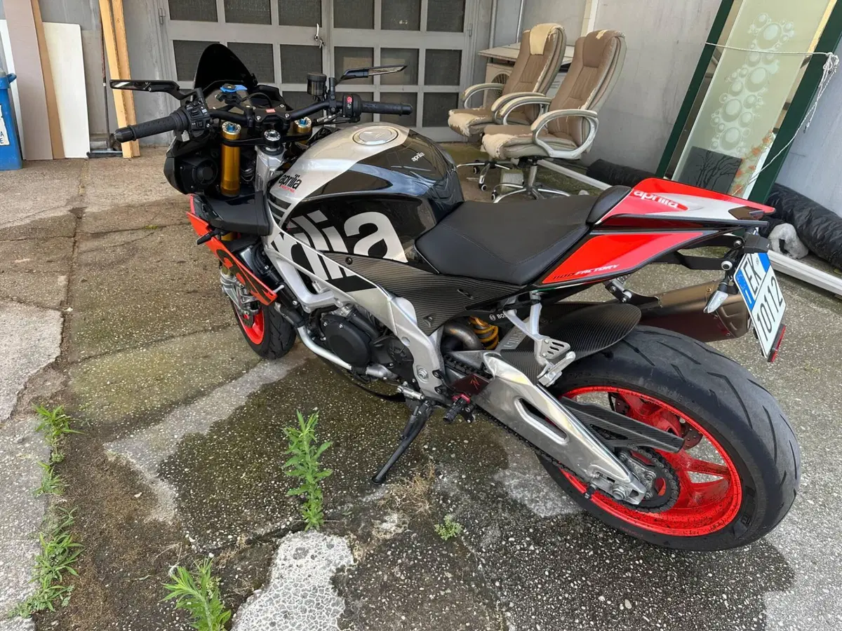 Aprilia Tuono V4 Factory (2017 - 18) (4)