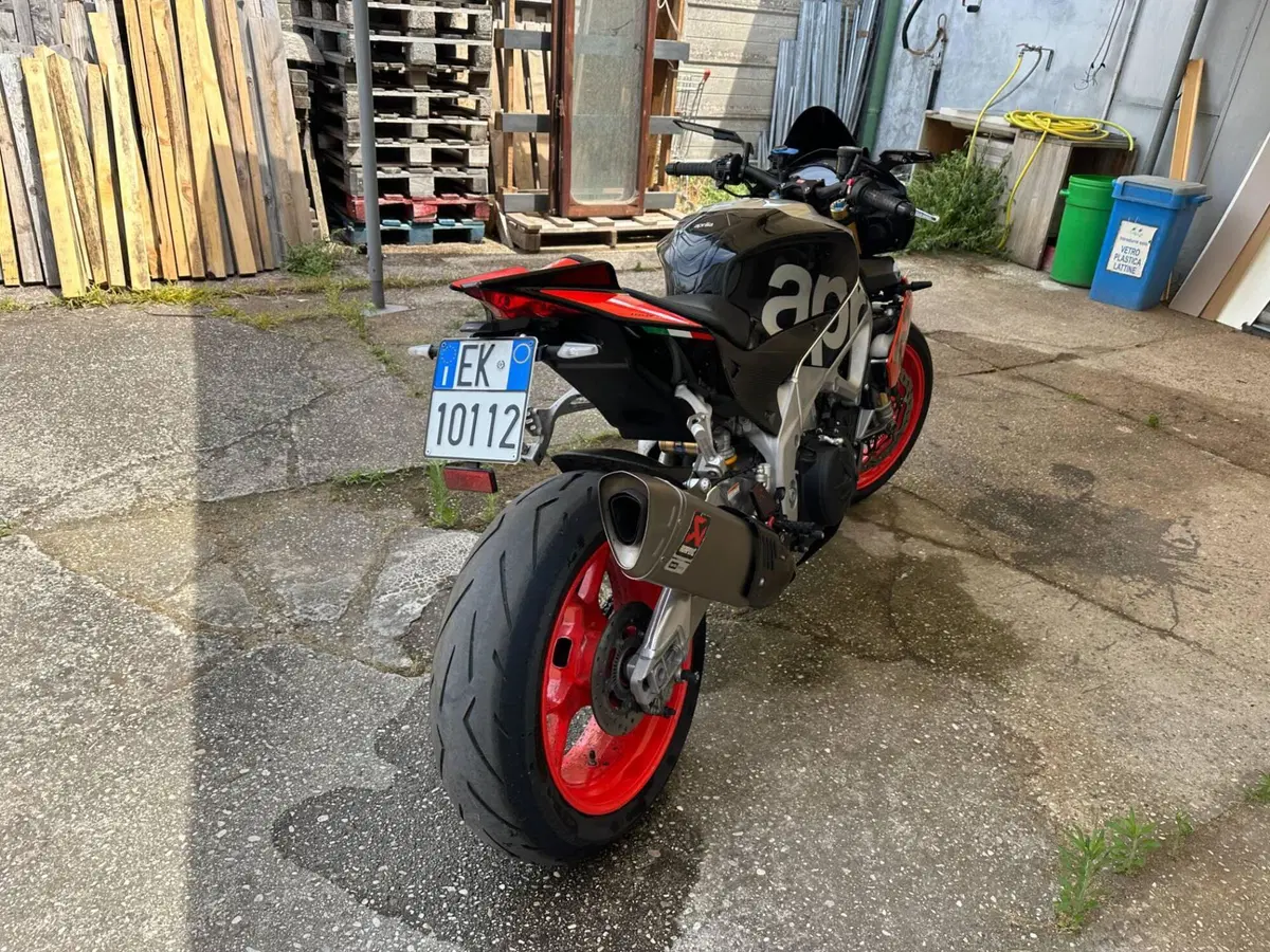 Aprilia Tuono V4 Factory (2017 - 18) (5)