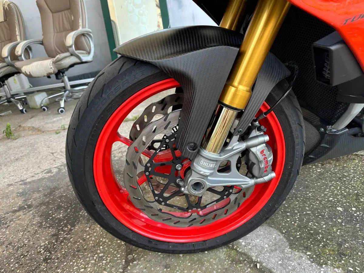 Aprilia Tuono V4 Factory (2017 - 18) (9)