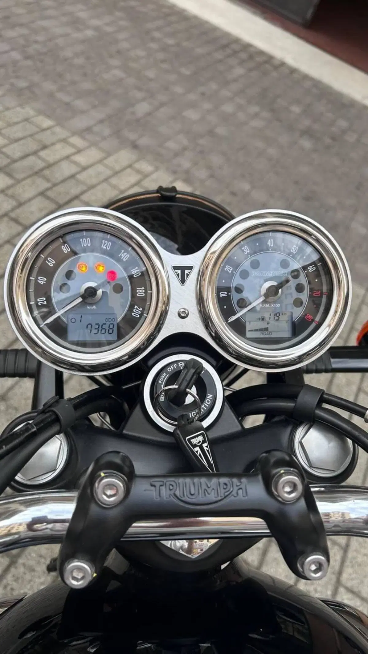 Triumph Bonneville T100 (2021 - 25) (2)