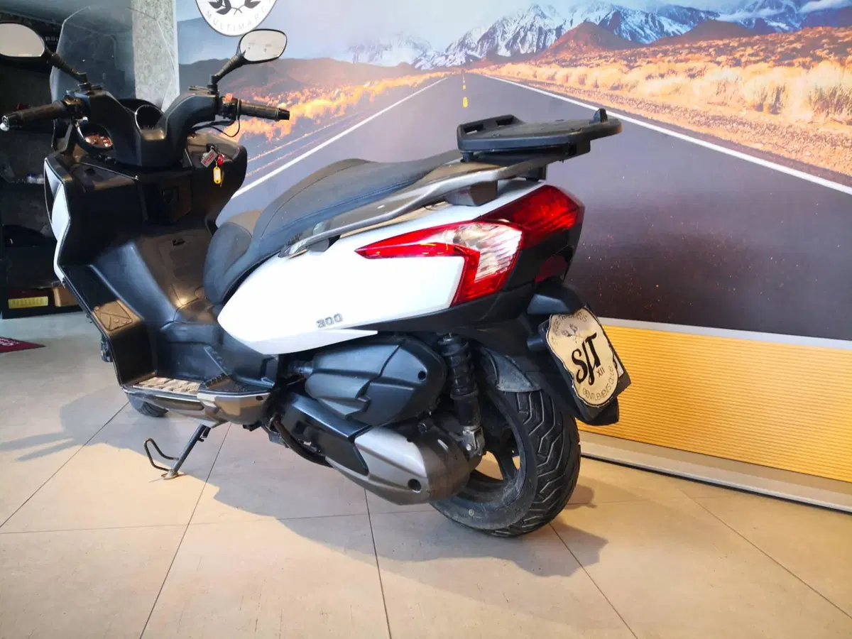 Kymco Downtown 300i ABS (2009 - 17) (8)