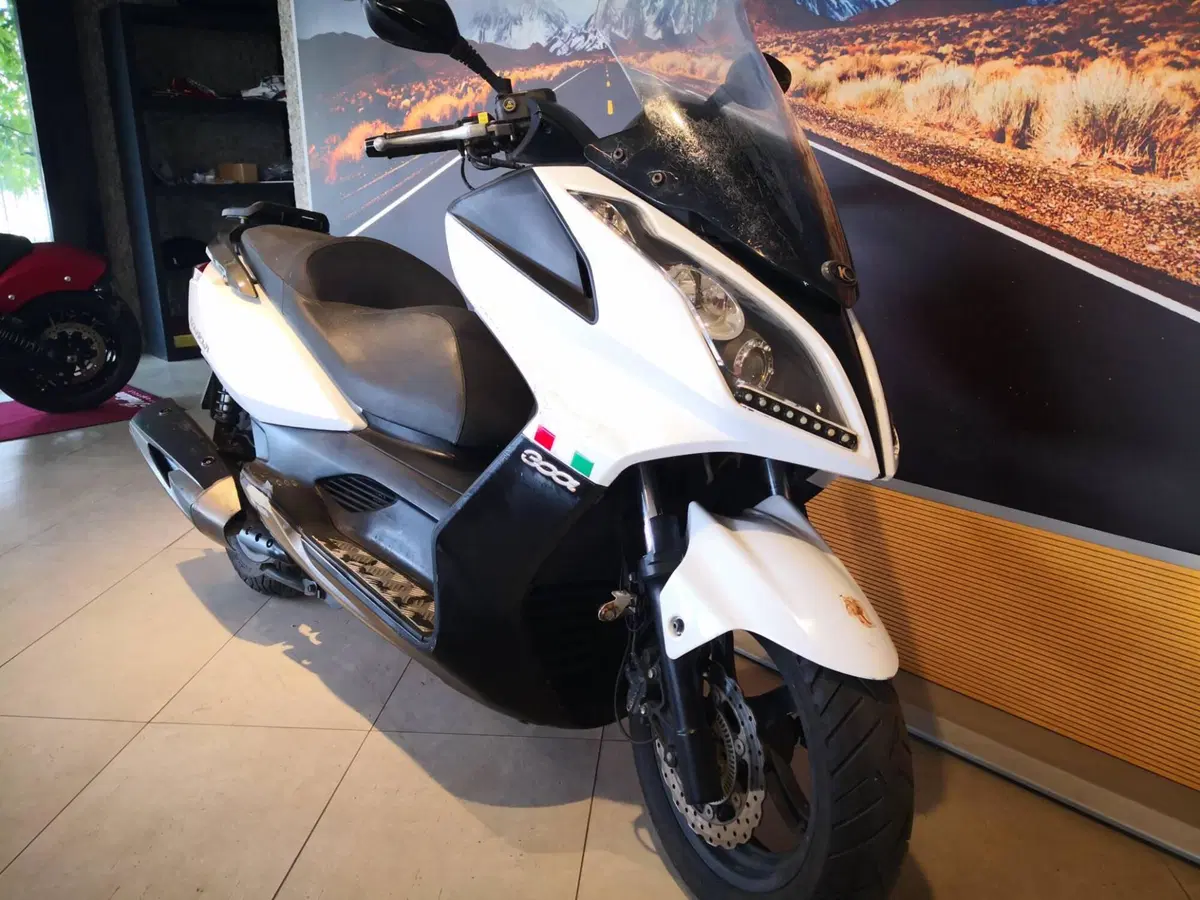 Kymco Downtown 300i ABS (2009 - 17) (3)