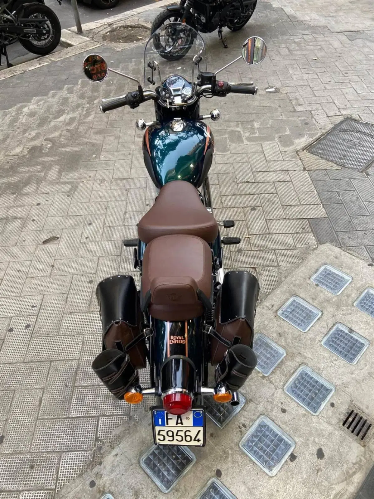 Royal Enfield Classic 350 (2021 - 26) (2)