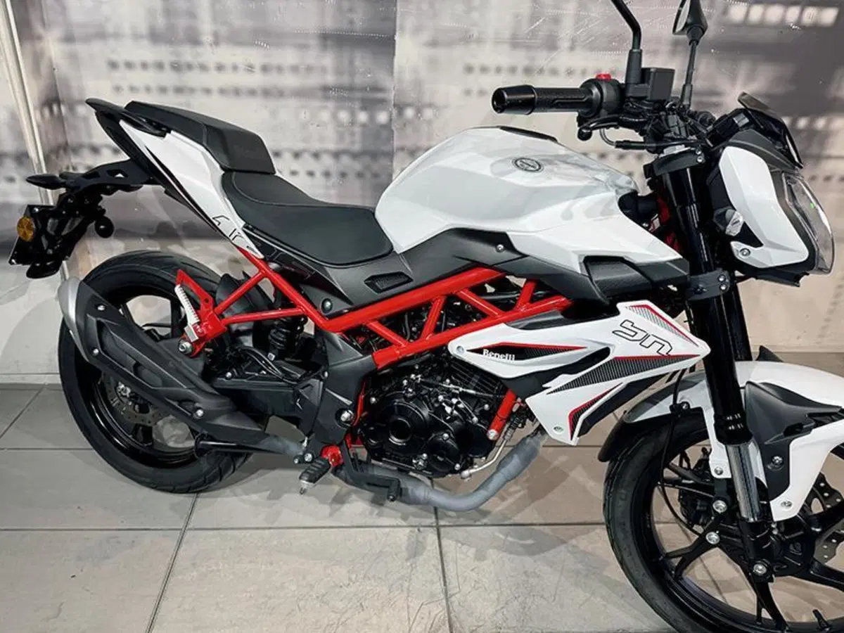 Benelli BN 125 (2021 - 25) (4)