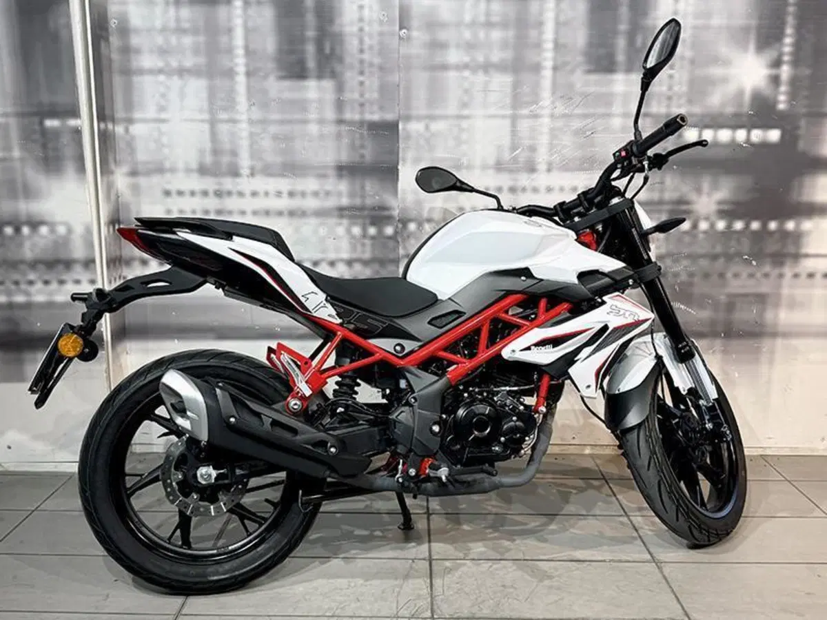 Benelli BN 125 (2021 - 25) (7)