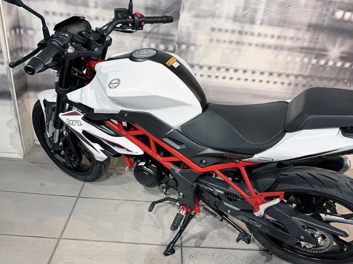 Benelli BN 125 (2021 - 25) (8)