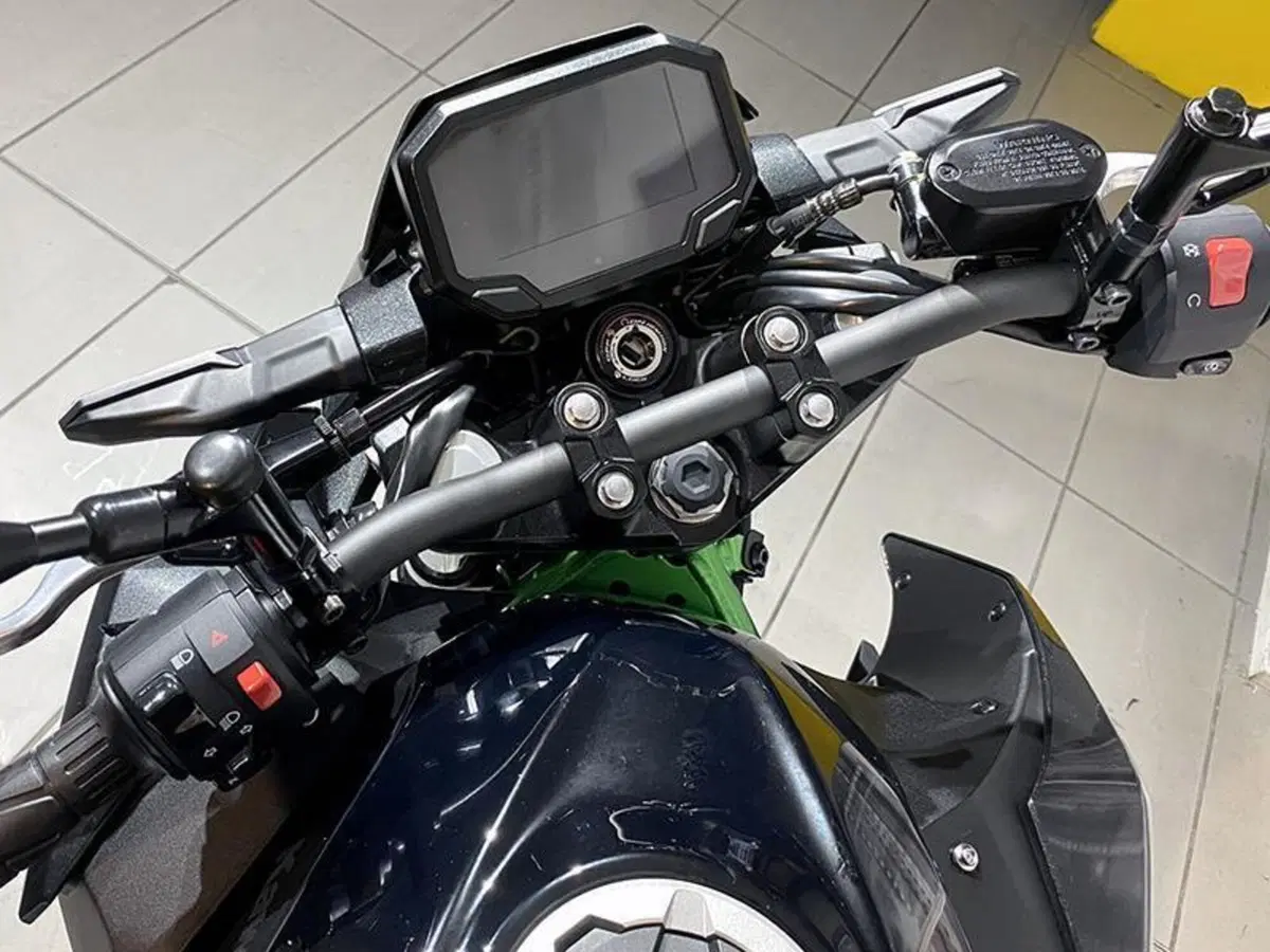 Kawasaki Z 500 SE (2024 - 26) (3)