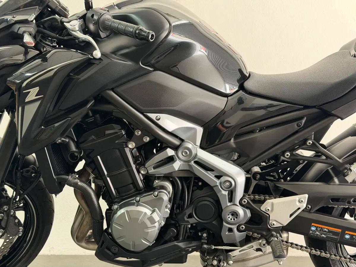Kawasaki Z 900 (2017 - 18) (6)