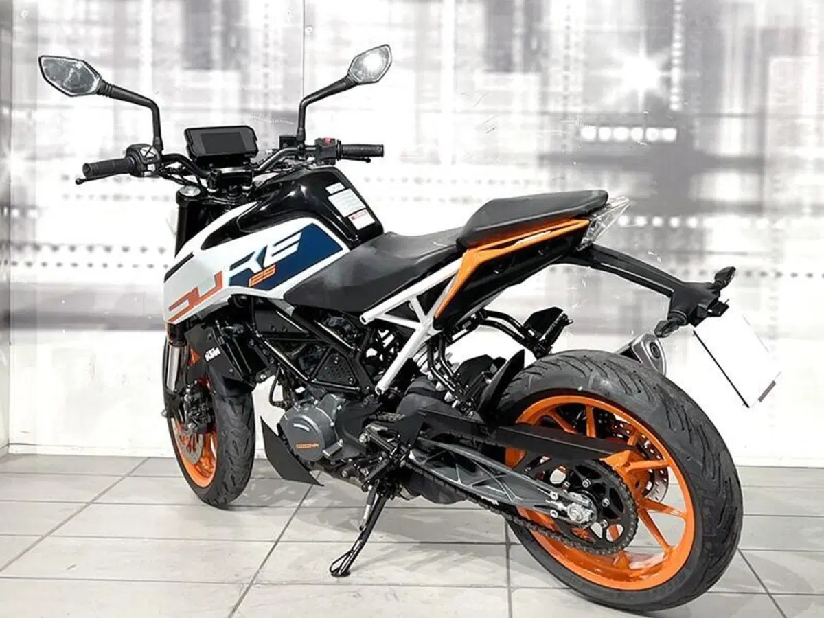 KTM 125 Duke (2021 - 23) (2)