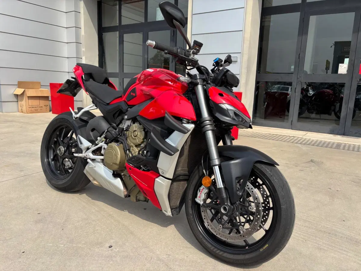 Ducati Streetfighter V4 1100 (2021 - 22) (2)