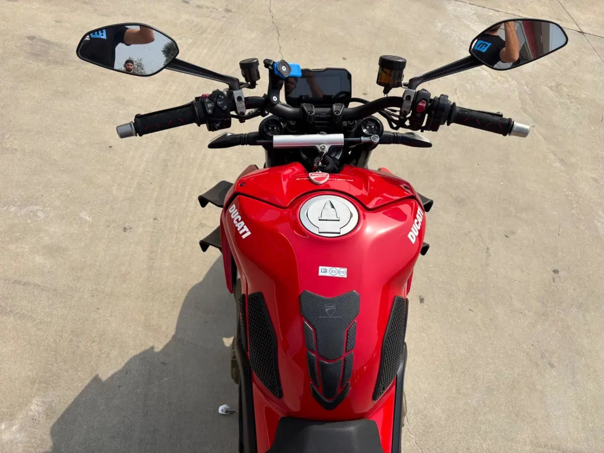 Ducati Streetfighter V4 1100 (2021 - 22) (9)