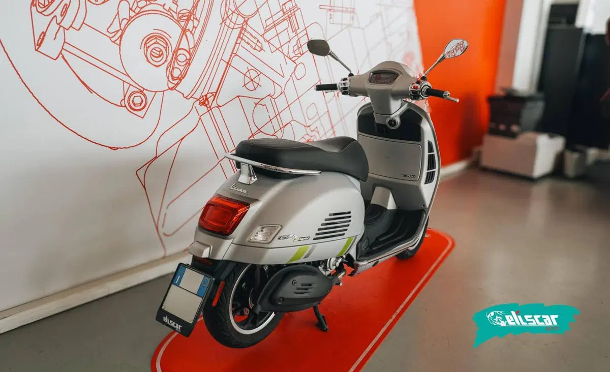 Vespa GTS 300 Super (2023 - 24) (4)