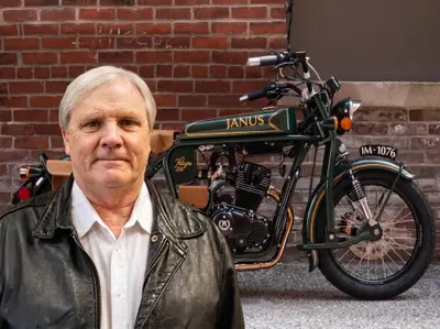 Quest'uomo ha fatto otto Iron Butt in un anno su una Janus Halcyon 250
