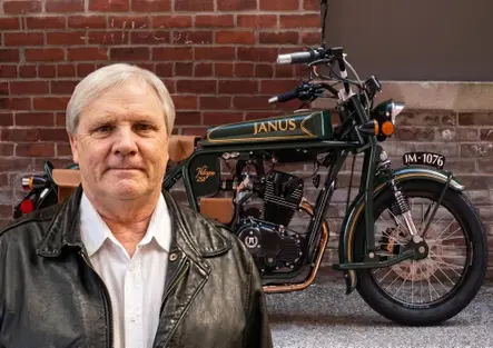 Quest'uomo ha fatto otto Iron Butt in un anno su una Janus Halcyon 250