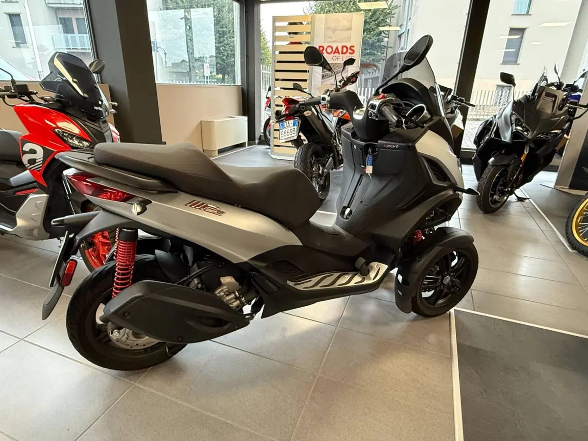 Piaggio MP3 300 ABS Hpe (2021 - 24) (2)