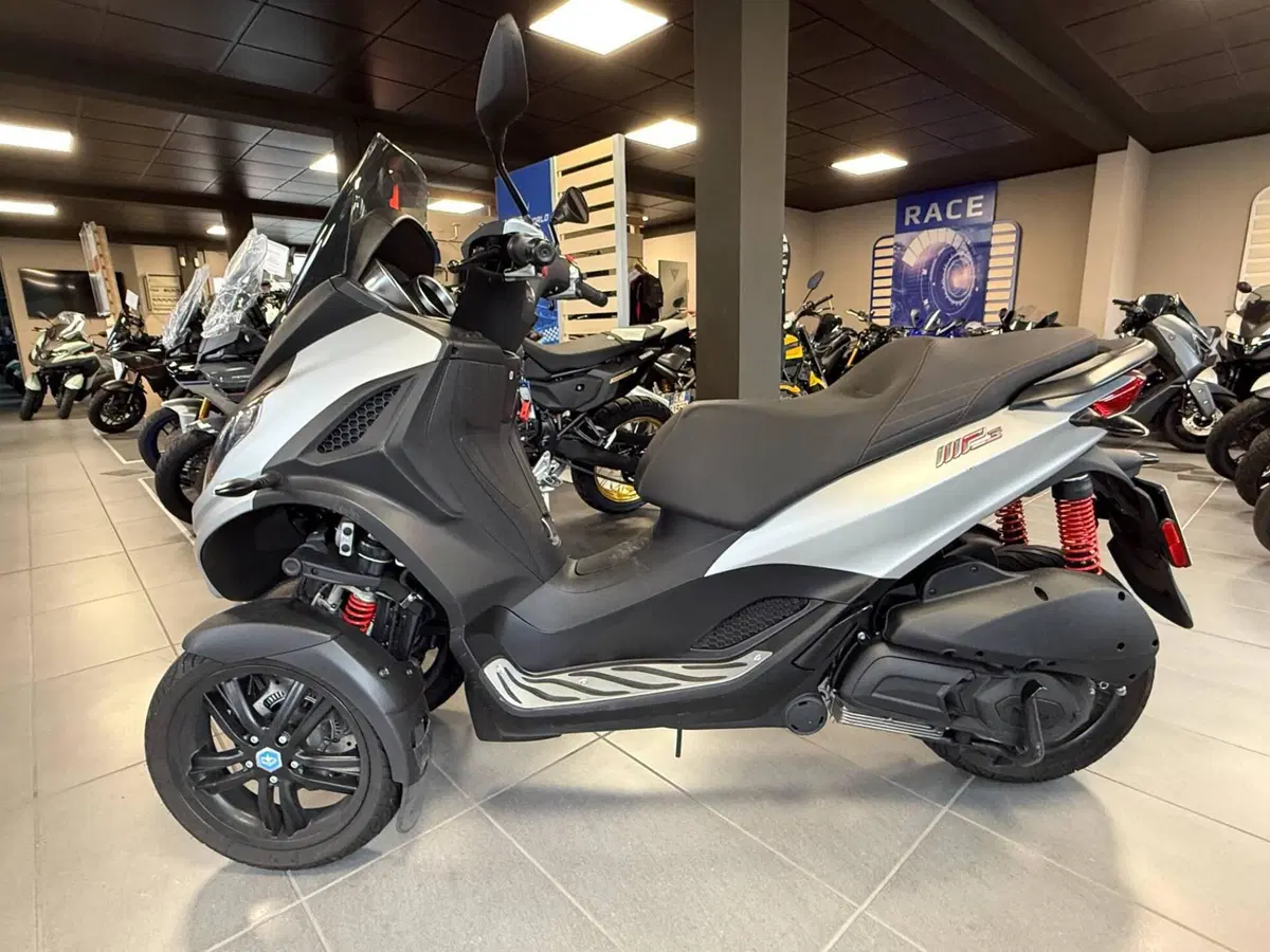 Piaggio MP3 300 ABS Hpe (2021 - 24) (4)
