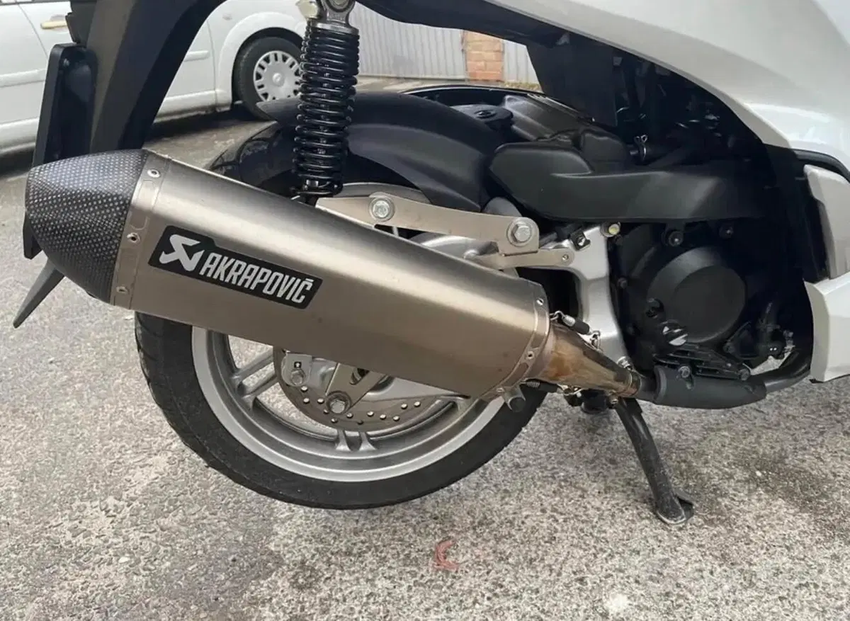 Akrapovic scarico Honda SH300 anno 2017, ha percor