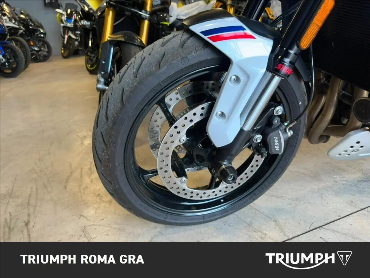 Triumph Trident 660 Triple Tribute Edition (2024) (8)