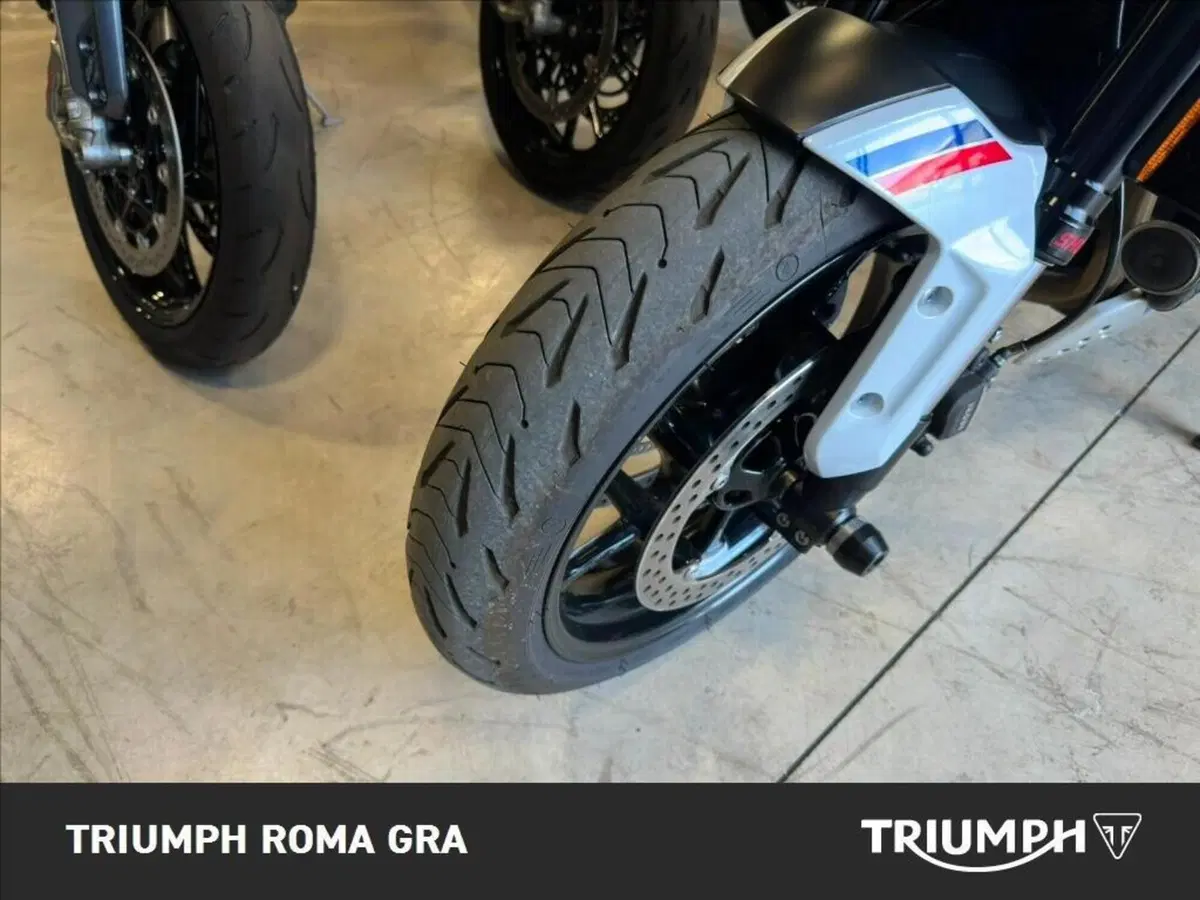 Triumph Trident 660 Triple Tribute Edition (2024) (17)