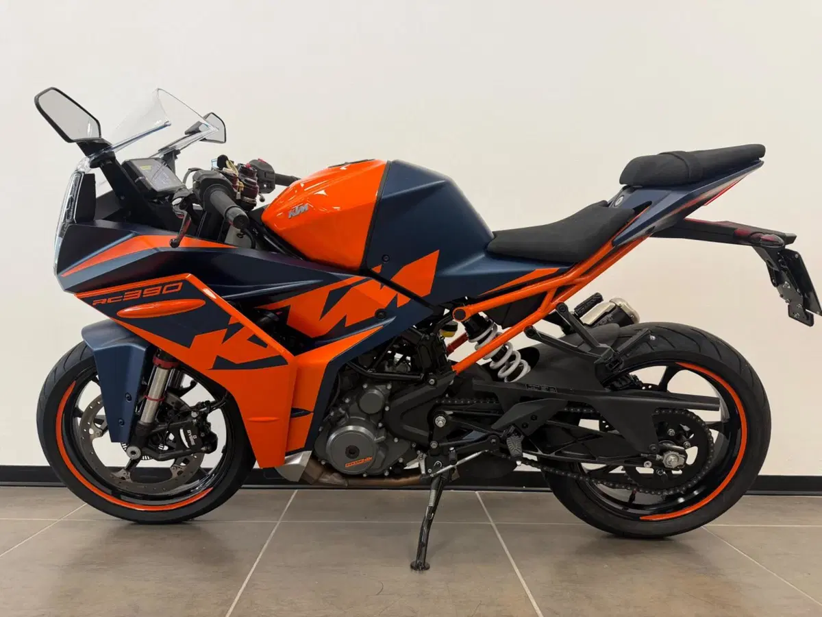 KTM RC 390 (2022 - 26) (2)