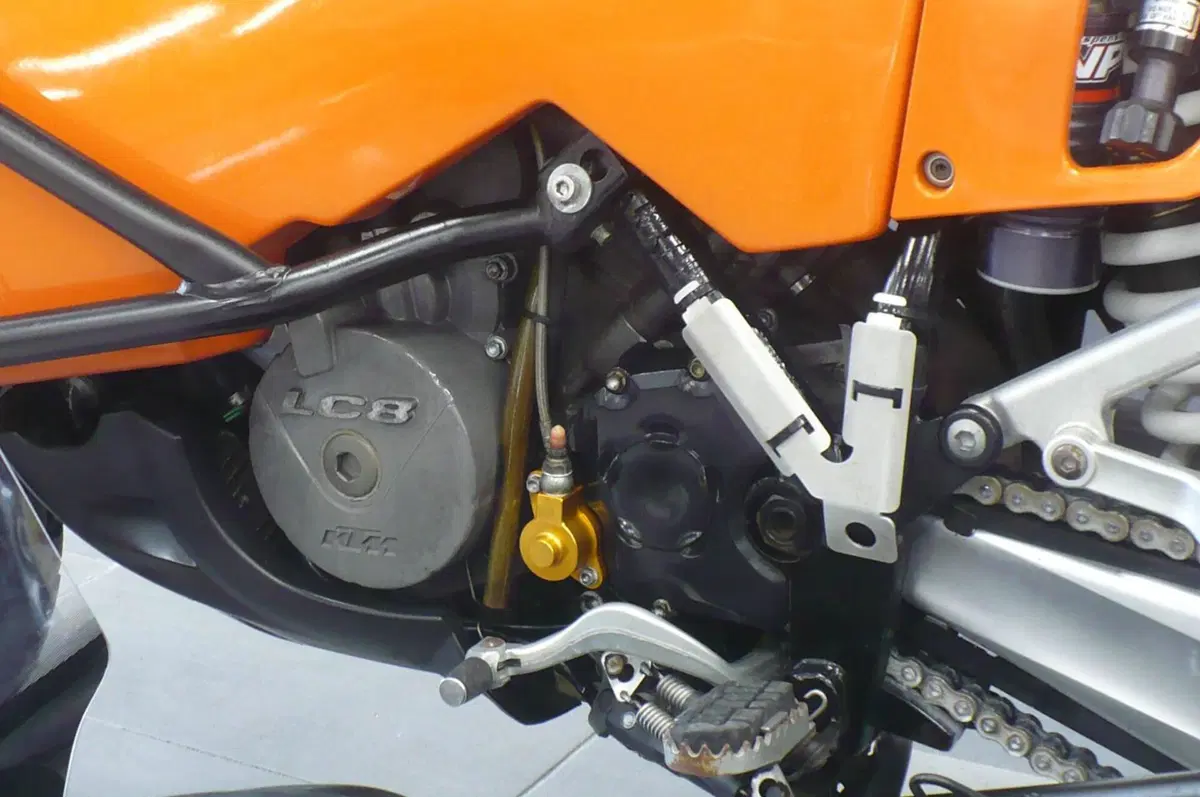 KTM 950 Adventure (2003 - 06) (8)