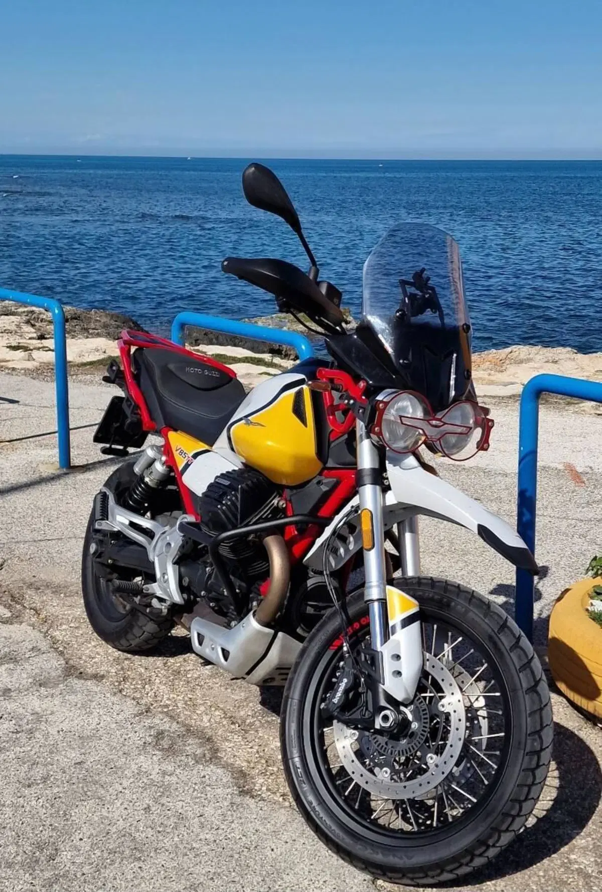 Moto Guzzi V85 TT Evocative Graphics (2019 - 20) (3)