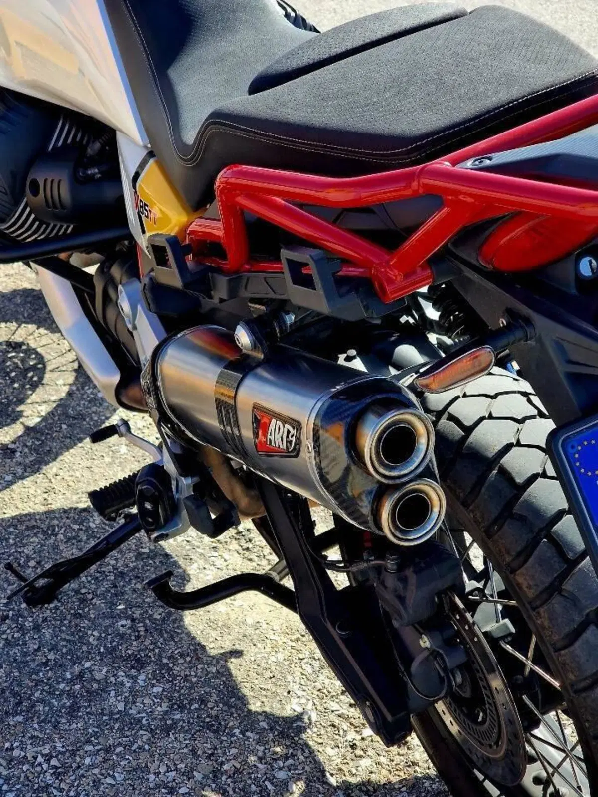 Moto Guzzi V85 TT Evocative Graphics (2019 - 20) (4)