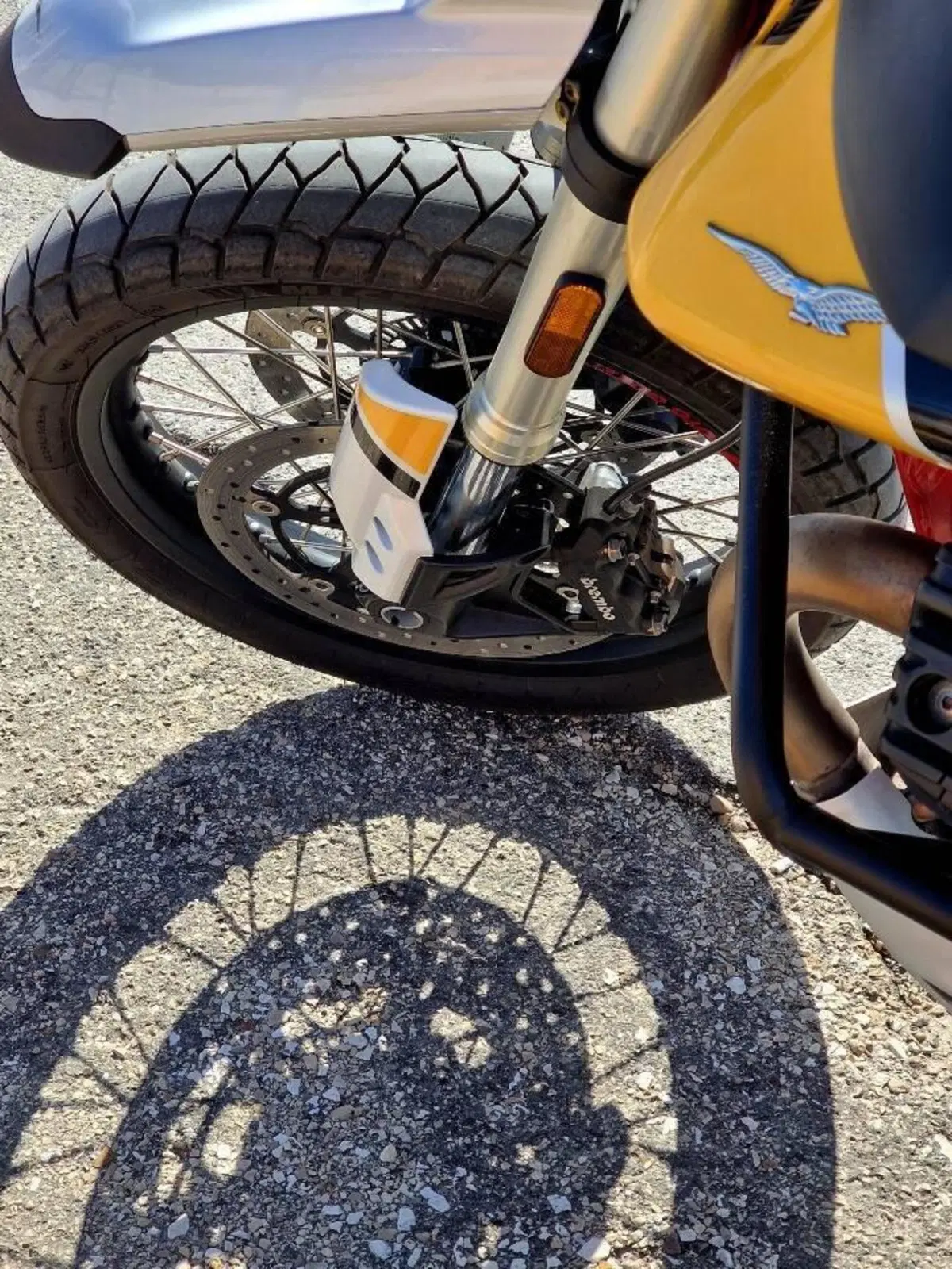 Moto Guzzi V85 TT Evocative Graphics (2019 - 20) (6)