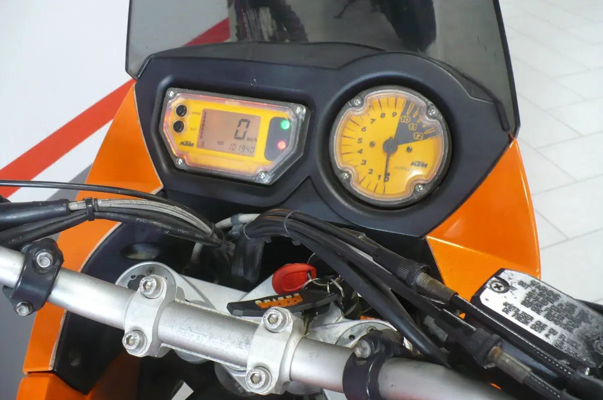 KTM 950 Adventure (2003 - 06) (12)