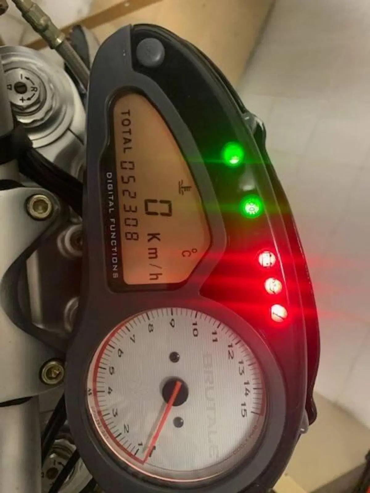 MV Agusta Brutale 910 S (2005 - 11) (7)