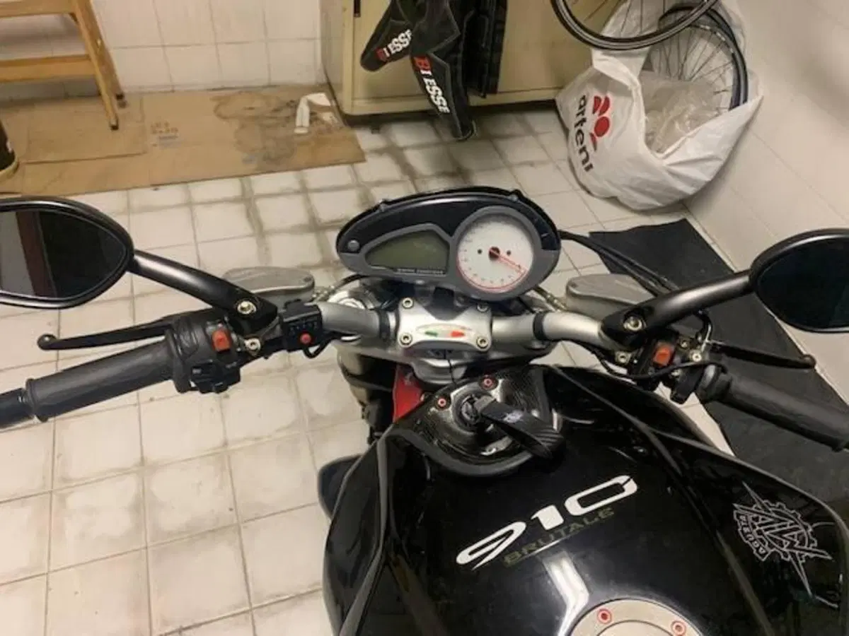 MV Agusta Brutale 910 S (2005 - 11) (6)