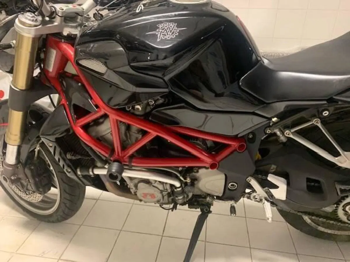 MV Agusta Brutale 910 S (2005 - 11) (3)