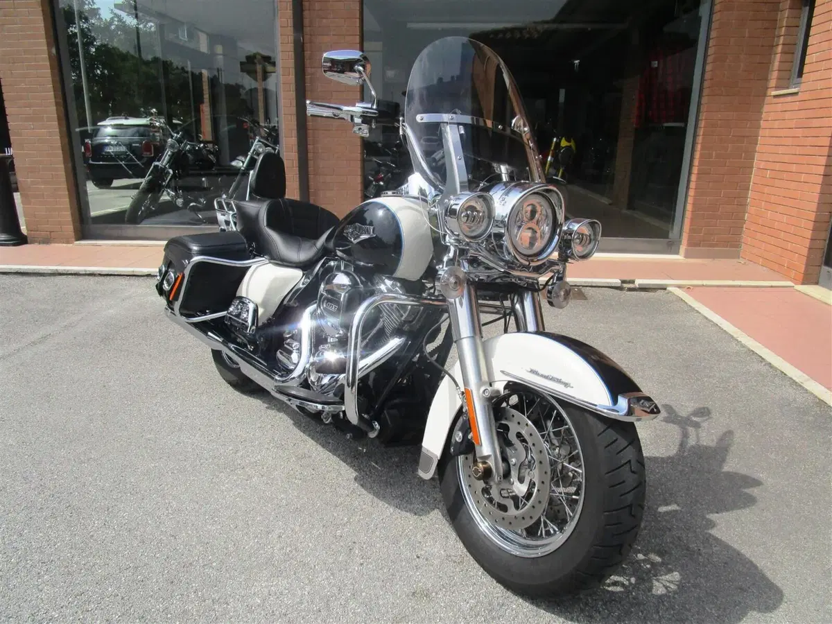 Harley-Davidson 103 Road King Classic (2014 - 16) - FLHRC (2)