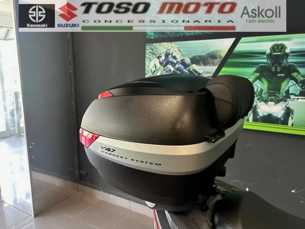 Suzuki Burgman 400 (2022 - 24) (3)