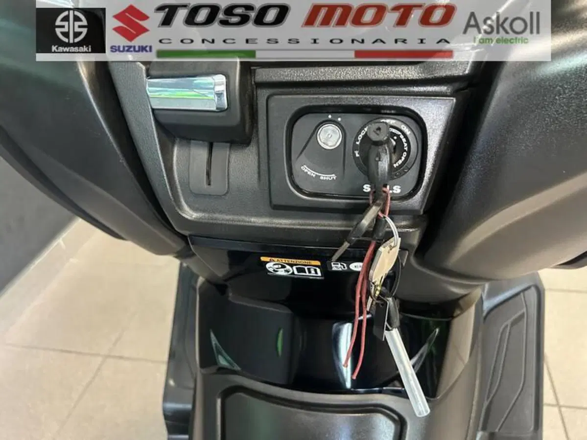Suzuki Burgman 400 (2022 - 24) (5)