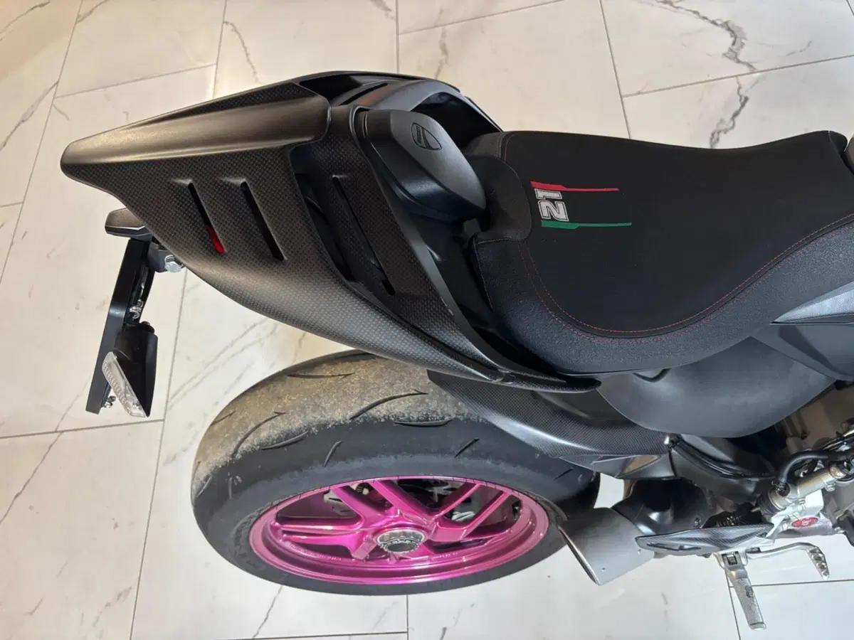 Ducati Streetfighter V2 (2022 - 24) (2)